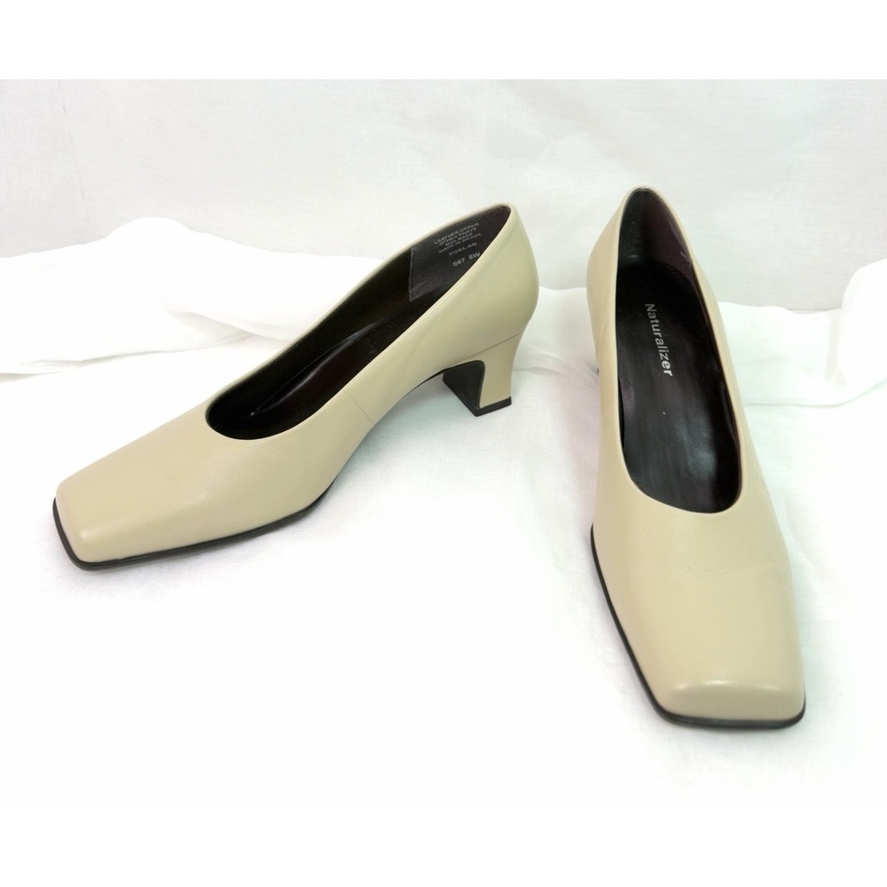 Naturalizer Warner Womens 8W Bone Leather Square Toe Block Heel Career Pumps EUC